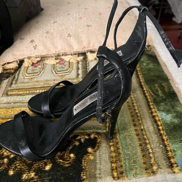 Steve Madden Black Heels Elegant Design - Picture 2 of 2